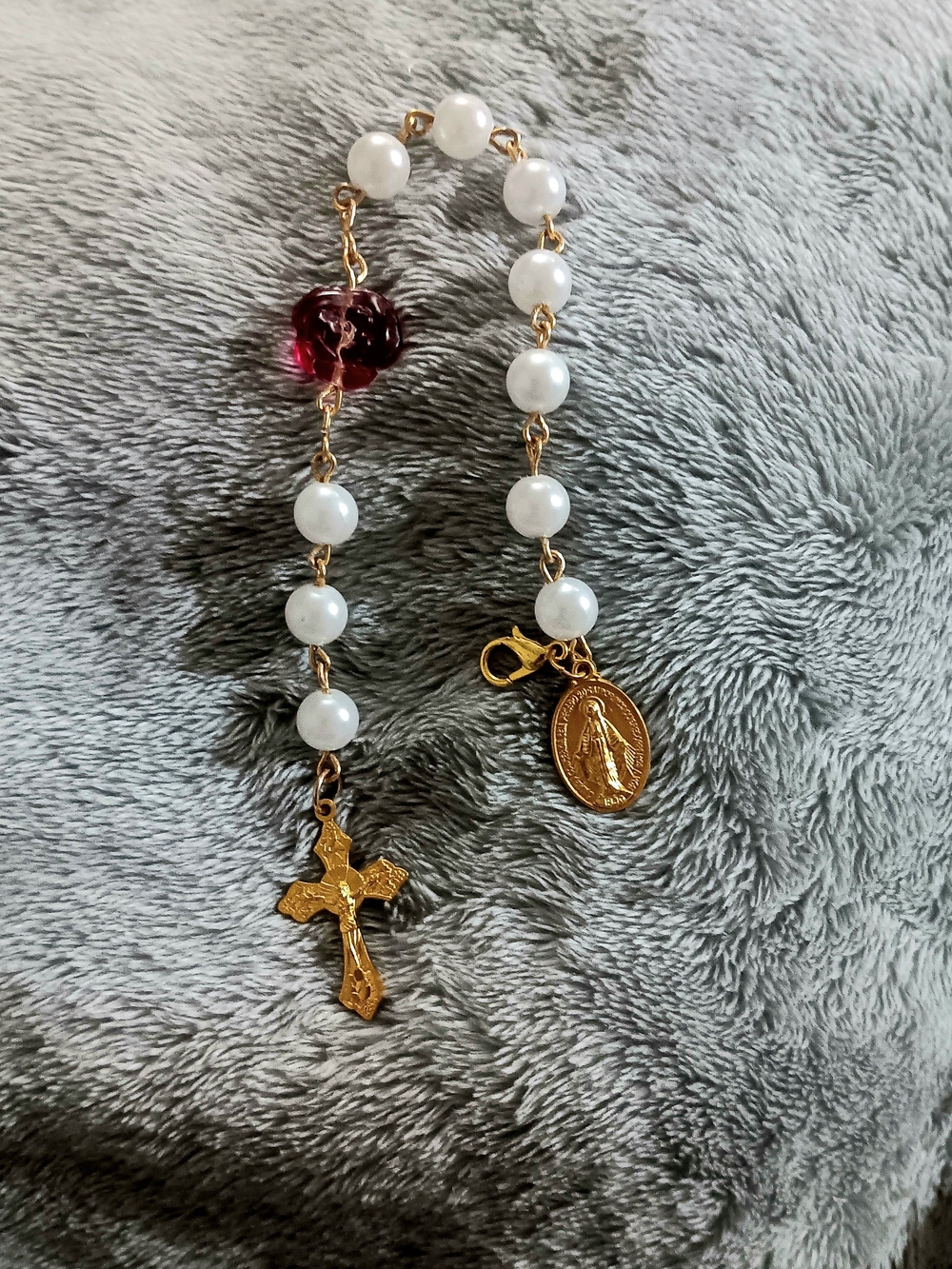 Gold-Tone Pearl Pocket Rosary with Red Accent Bead